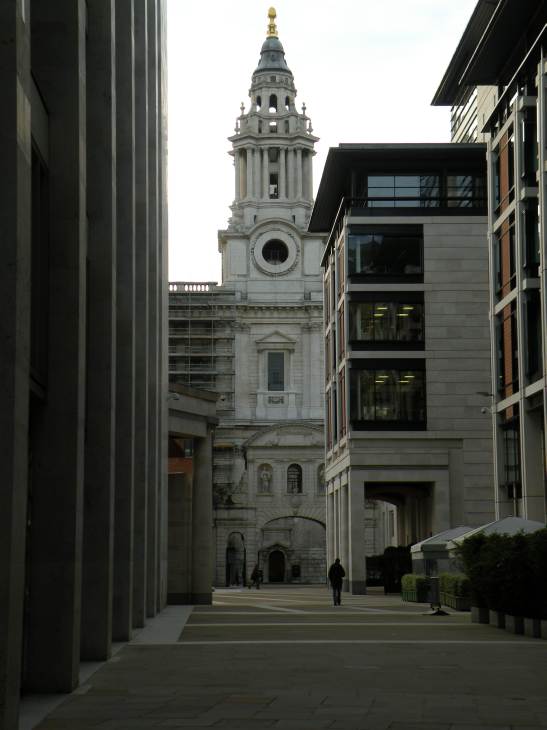  Cathédrale Saint-Paul, vue depuis Holburn Viaduct
